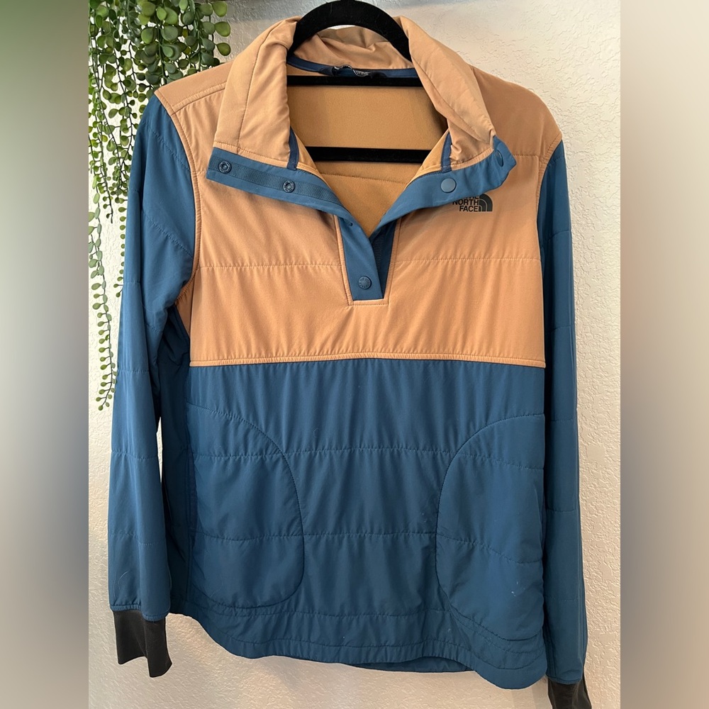 The North Face Mountain 1/4 snap button Tan and Blue Pullover
